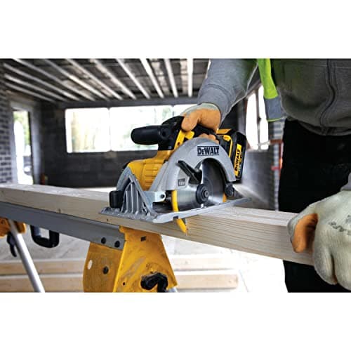 DEWALT Scie circulaire 18V sans fil DCS391NT- XJ - 3700 trs/min - lame carbure 24 dents 165 mm - inclinaison de lame 50°