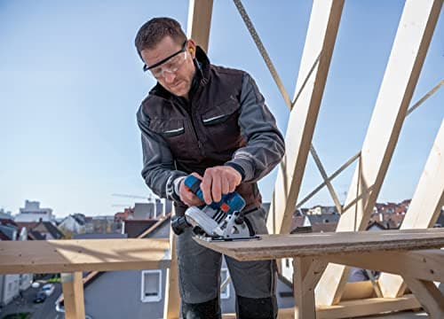 Bosch Professional 18V System scie circulaire sans-fil GKS 18V 57-2 populaire parmi les professionnels pour le déssoudag