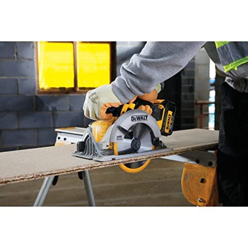 DEWALT Scie circulaire 18V sans fil DCS391NT- XJ - 3700 trs/min - lame carbure 24 dents 165 mm - inclinaison de lame 50°
