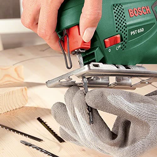 Bosch.Scie sauteuse filaire 500 W Livrée coffret rangement 1 lame bois T144D