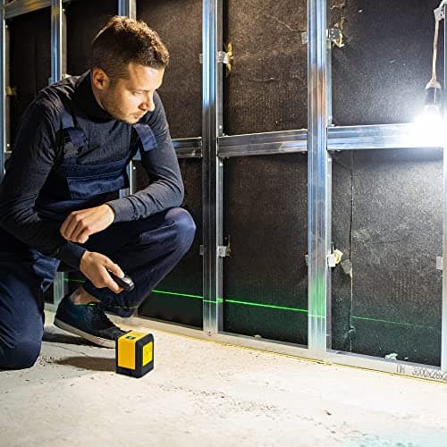 Amazon Basics Laser Niveau horizontal/vertical/transversal, Classe II, 18 m, Jaune/Noir